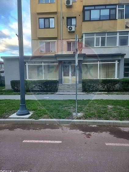 Spațiu comercial, de 90 mp, în Nord