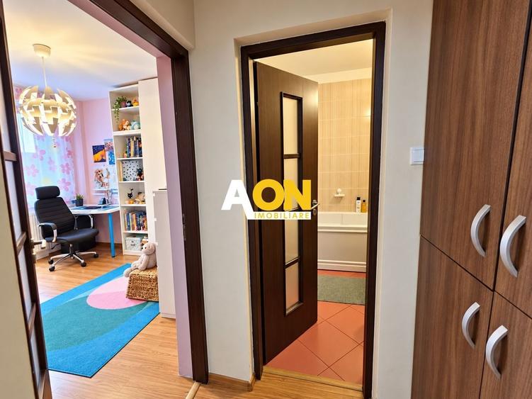 Apartament cu 3 camere decomandat, mobilat în Central