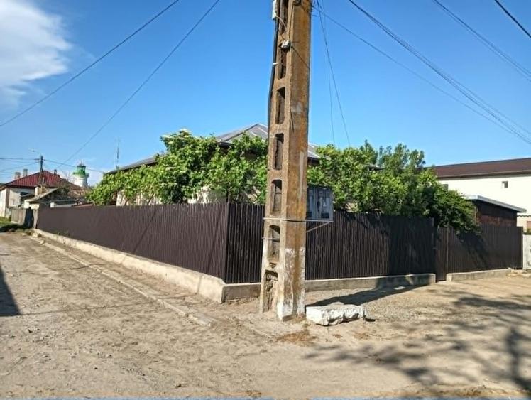 Casă individuală cu 4 camere cu Canalizare în Central