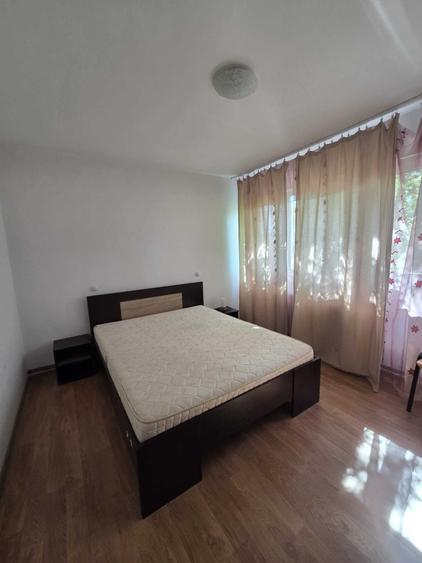 Inchiriez apartament mobilat, situat pe Bulevardul Carol, aproape de Universitate, la etajul 4/7 - 9