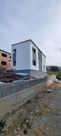 Casă individuală cu 4 camere cu Teren 430 Mp în Florești