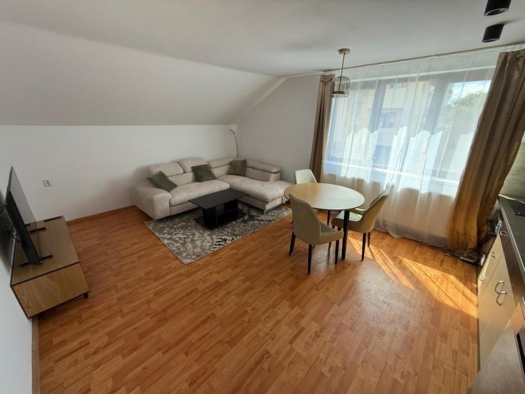 Apartament cu 2 camere, mobilat în Zorilor