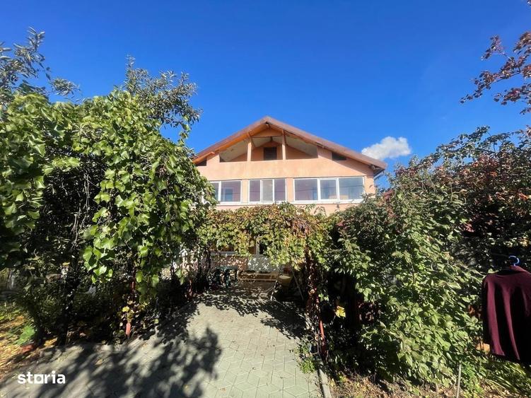 Casă cu 4 camere în Bariera Vâlcii