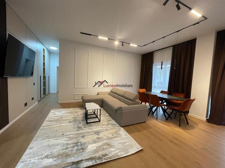 Apartament cu 3 camere decomandat, mobilat în Florești