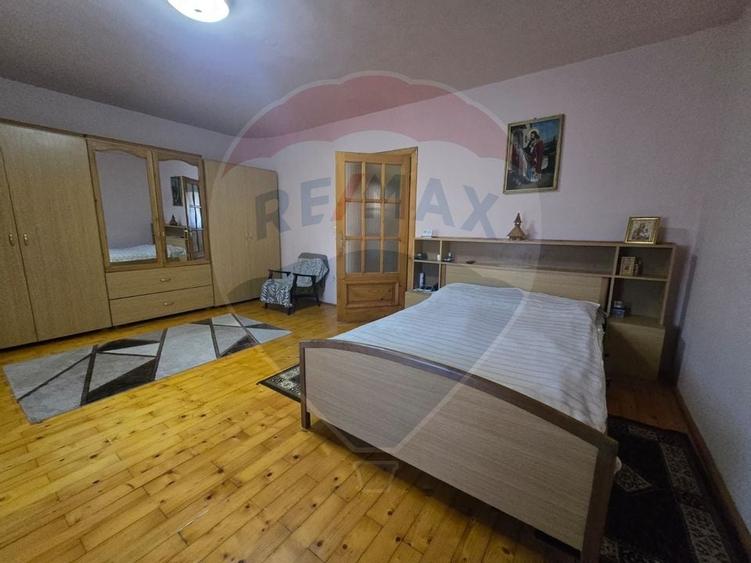 Casă spațioasă 331 mp utili + 5175 mp teren | Piscină interioară - 5