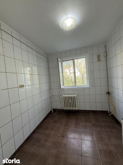 Vanz. 2 Cam. Drumul Taberei, Plaza Romania, Parc, Metrou Romancierilor - 1