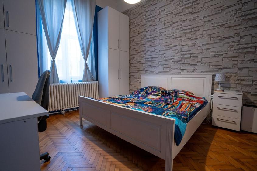 Apartament central de vânzare – la curte comună - Oradea - 1