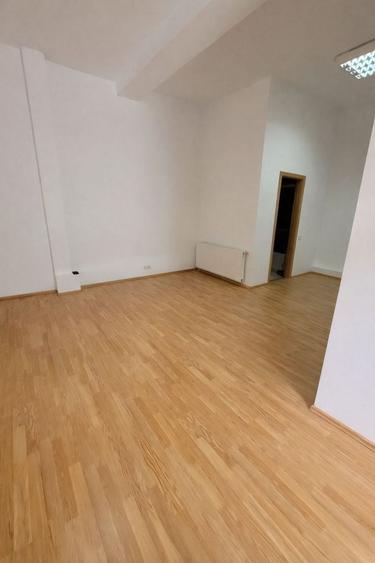 Spatiu Comercial - 50 mp - Simion Barnutiu - 400€ - 1