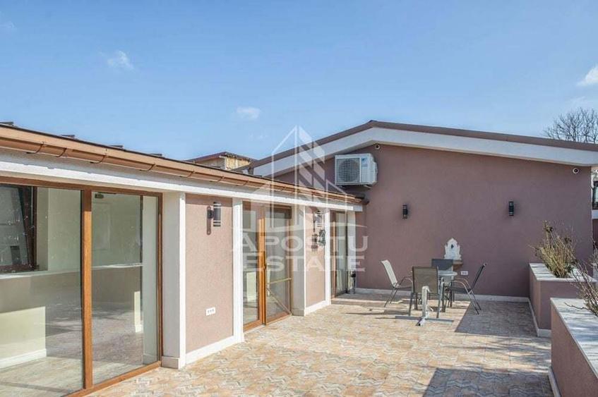 Vila,Piscina,teren fotbal,gradina,vegetatie - 19