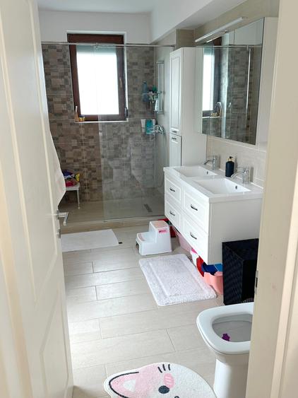Casă individuală cu 4 camere cu Canalizare în Pipera
