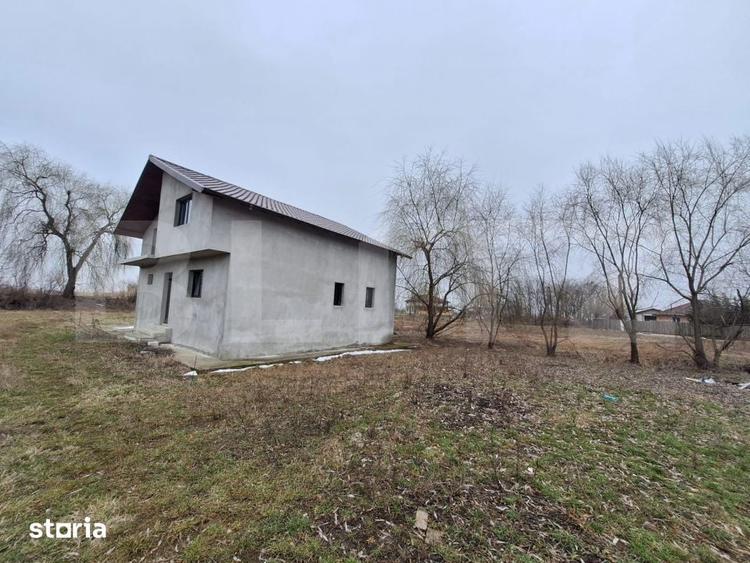 Lazuri casa indiciduala la rosu - 4