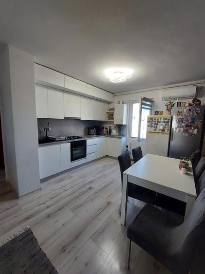 Se vinde apartament 2 camere zona Tudor - 1