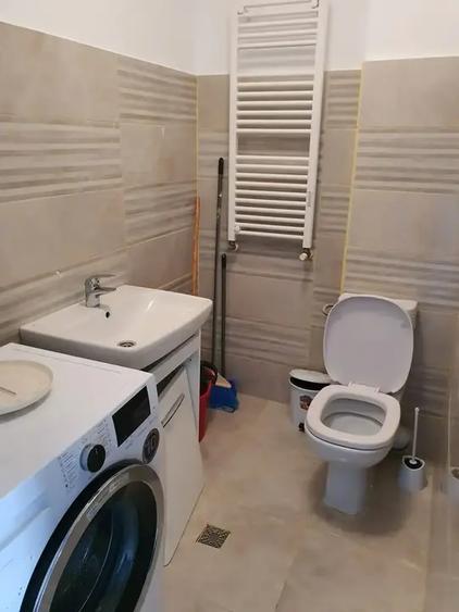 Apartament cu 3 camere decomandat, mobilat în Titan