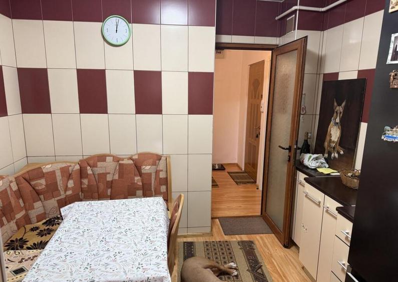 Apartament 3 cam dec Piata Centrala,et 2 - 4