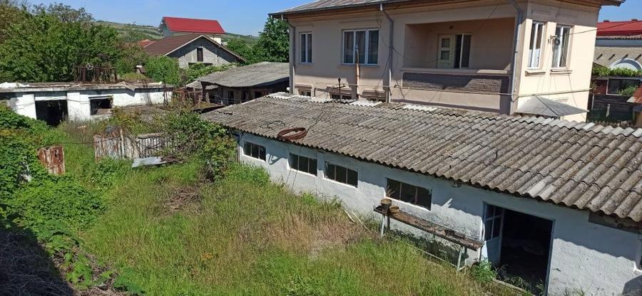 CASA cu teren Sau Teren intravilan 1250mp Costruibil .P+3+M - 4