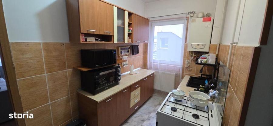 Vanzare - Apartament 2 Camere Decomandat, Zona Victoriei - Pronto, Eta - 5