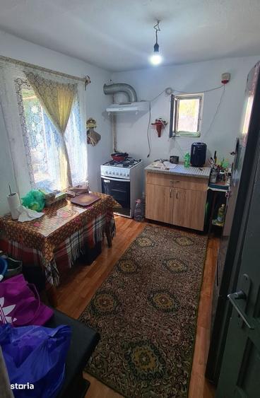 Casă cu 4 camere în Cerbu