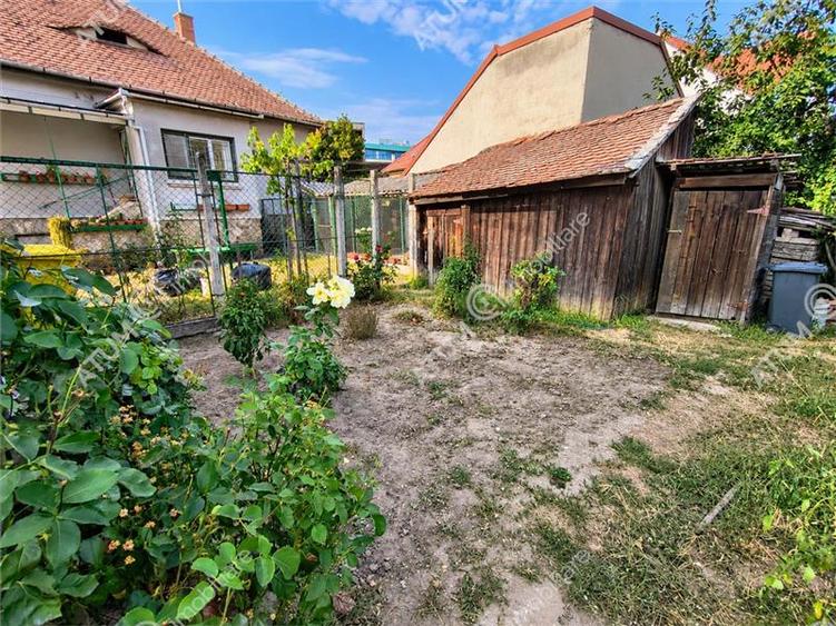 De vanzare casa cu 3 camere pivnita garaj si 508 mp teren in Sibiu - 24