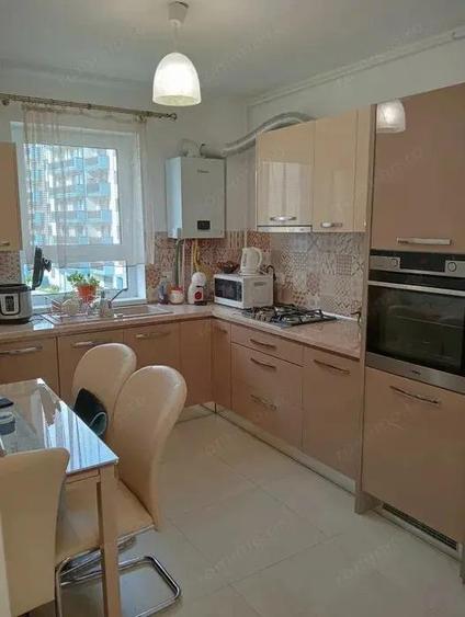 Apartament 3 camere, decomandate, zona Tractorul. - 4