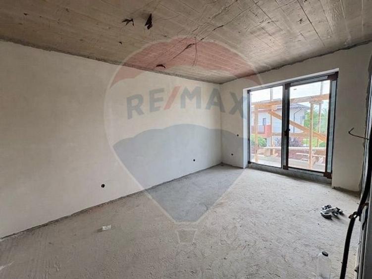 Vila frumoasa cu 5 camere, 700 mp currte si pompa de caldura - Saftica - 9