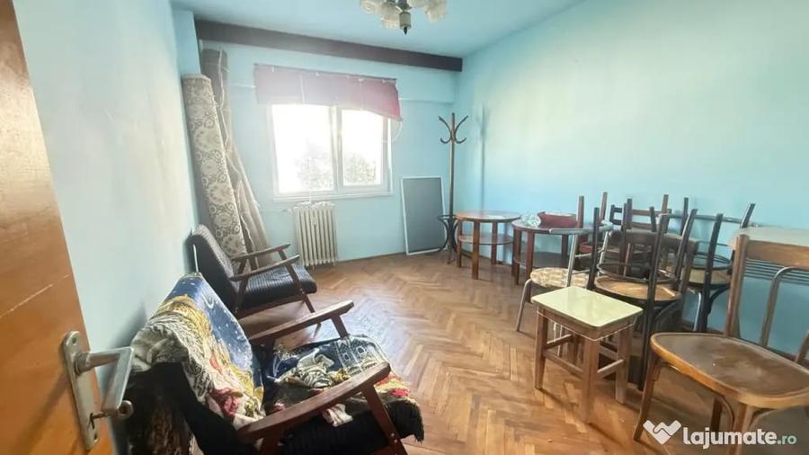 Apartament cu 3 camere decomandat în Central