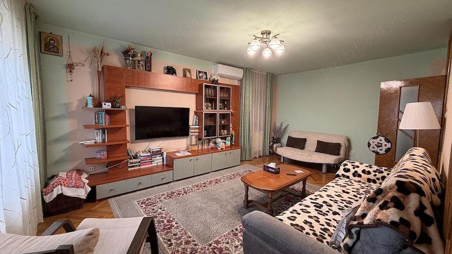 De vanzare apartament cu 4 camere dec. in Galati, piata Centrala, etaj 5, Bloc 1990 - 5