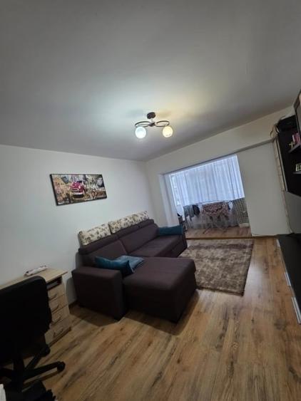 Etaj 1-Tg.Cucu-Pod de Fier -2 Camere Decomandat 72mp-bloc 86' - 9