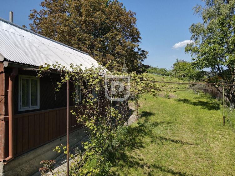 Casa bătrânească cu foișor și teren - 4