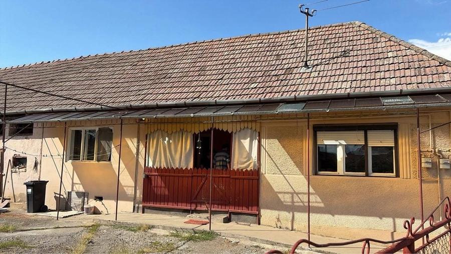 Casă cu 3 camere în Sântioana