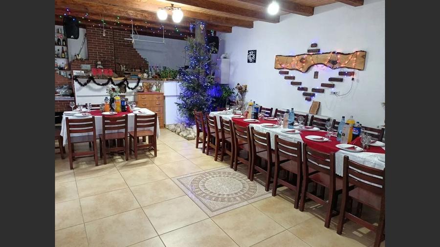 Constructie cu 3 apartamente + teren+ 2 spatii comerciale - 12