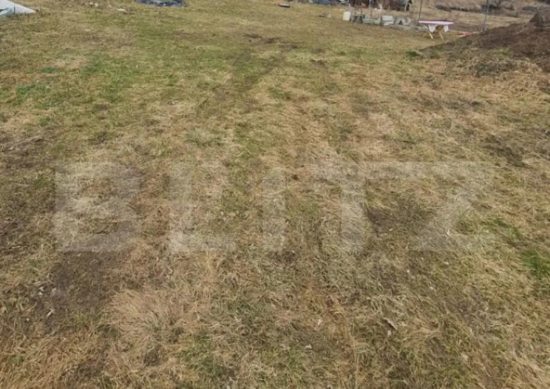 Teren intravilan, 800 mp, curent electric si apa la front, a - 1