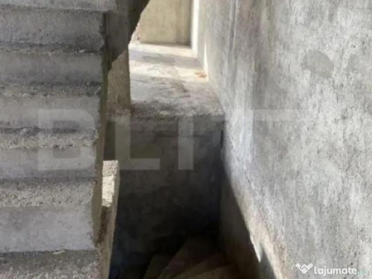 Casa cu 3 dormitoare, semifinisata, teren 400 mp, cartier Iz - 1