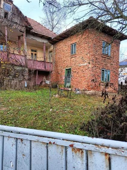 CASA TRADITIONALA - ANEXE - TEREN GENEROS - ZONA EXECELENTA - COMISION 0% - 3