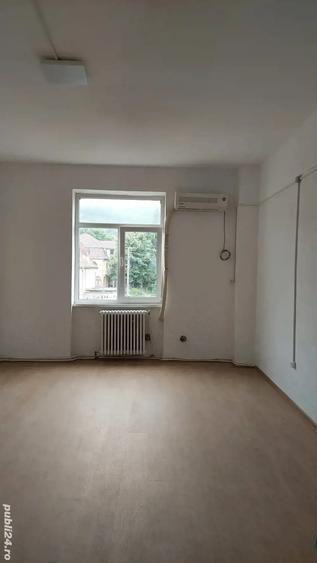 Inchiriez spatii - 1