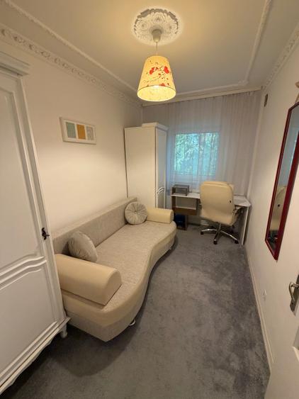 Apartament cu 3 camere decomandat în Exterior Vest