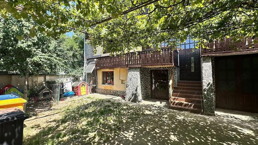 Casă cu 6 camere cu Teren 200 Mp în Calea Poplăcii