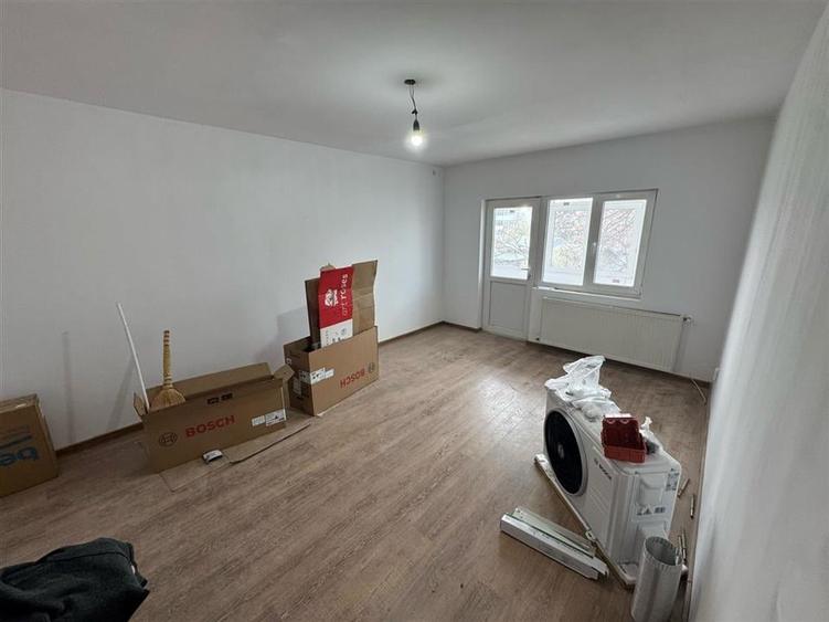 Ap 2 cam, 60 mp utili, et 2/3, hol patrat logie si balcon,renovat ! - 3