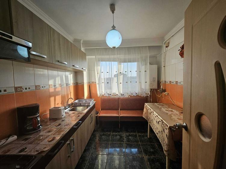 PROPRIETAR, inchiriez ap 3 camere ULTRACENTRAL, total mobilat si renovat - 6