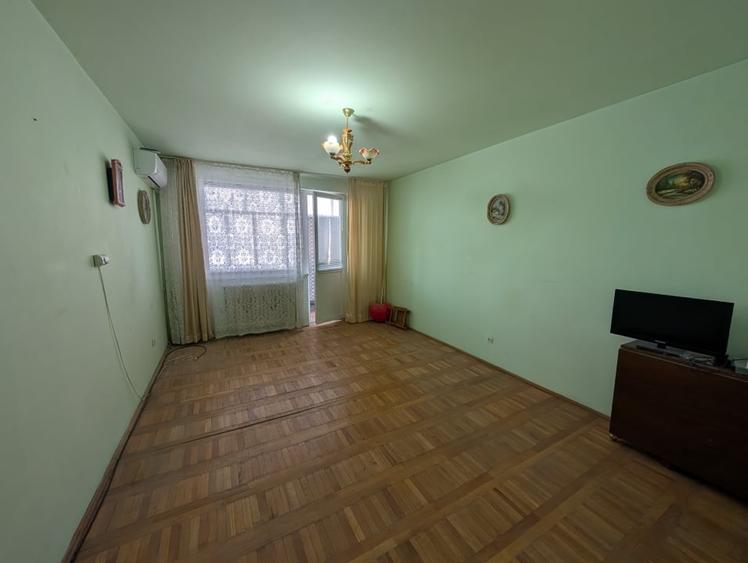 Decomandat, etaj intermediar - 2 camere - spatios - 5