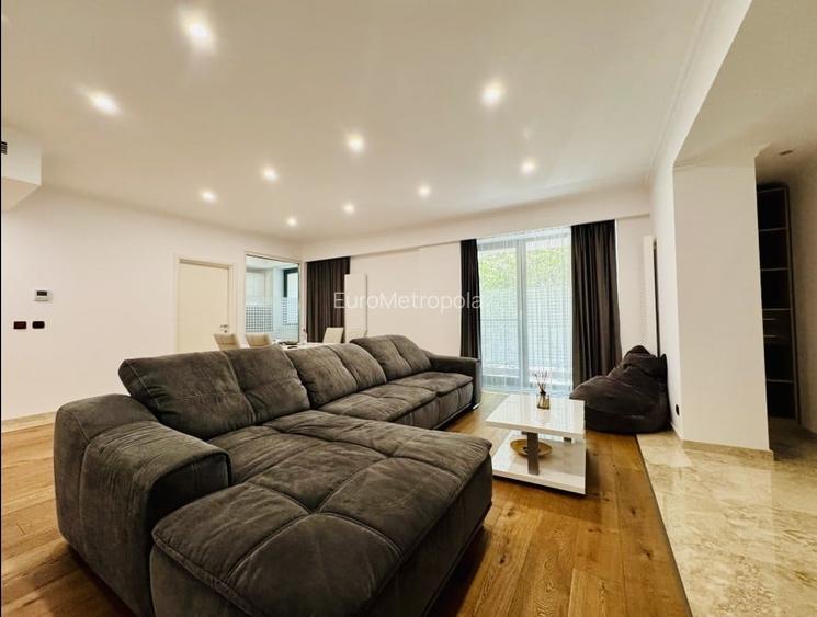 Apartament cu 3 camere decomandat în Kiseleff Apartament cu 3 camere decomandat în Kiseleff
