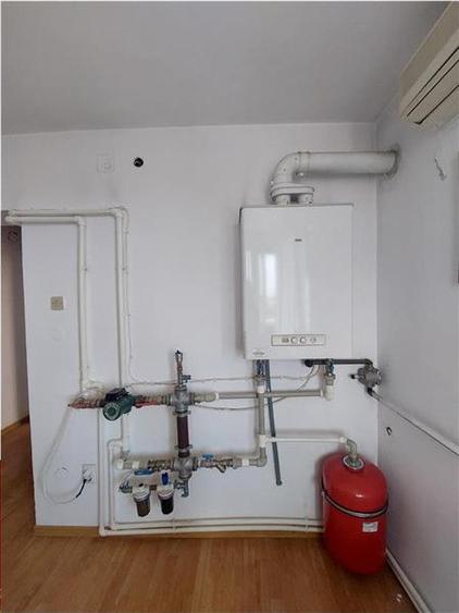 Casă individuală cu 18 camere cu Canalizare în Grădiște