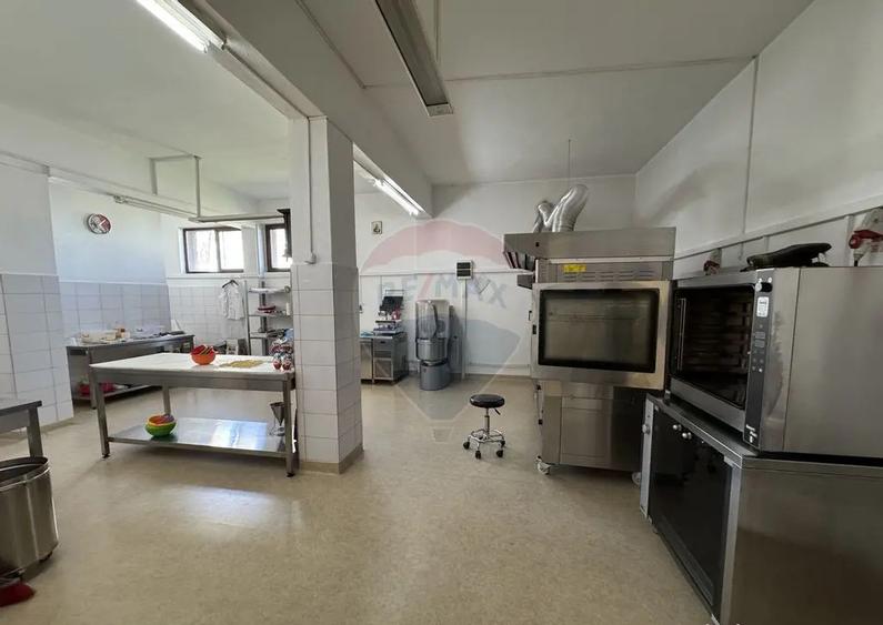 Spa?iu comercial de 1,460mp in zona Central - 10