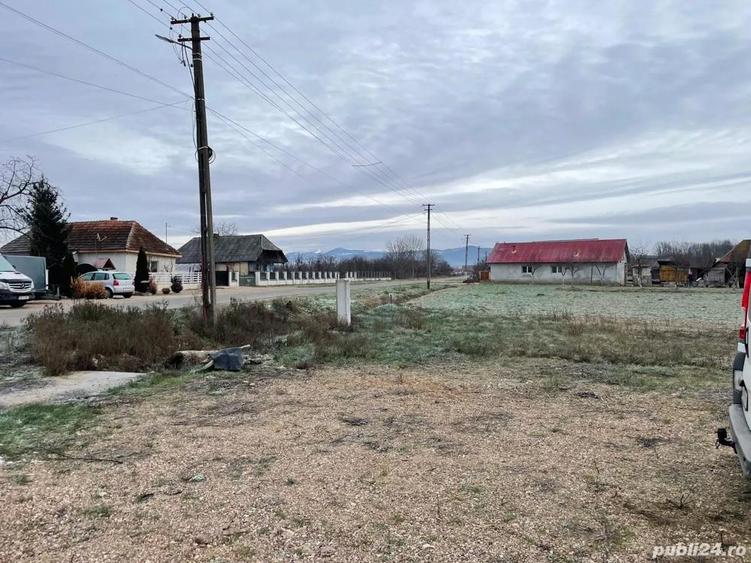 Vand Casa ?i Teren in Raturile Medie?ului - 8