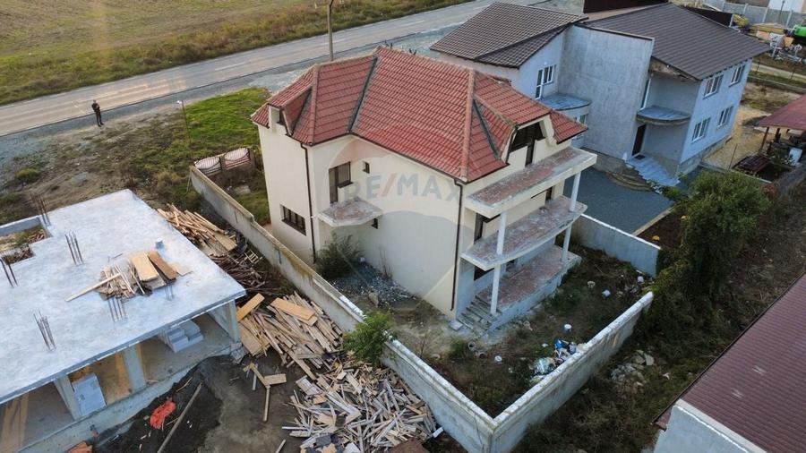 Casă / Vilă cu 4 camere de vânzare vedere lac  Ovidiu Constanta - 3