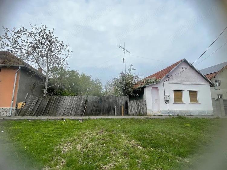 Casa veche cu teren - 1