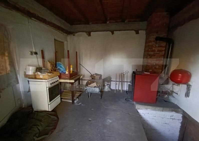 Casa cu 3 camere,baie, bucatarie,anexe.pivni?a teren 800 m - 6
