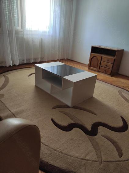 Vand Inchiriez ap.doua camere decomandat. - 2
