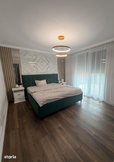 Casă cu 10 camere cu Teren 430 Mp în Sântandrei