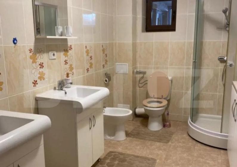 Casa de vanzare, cu 4 camere, 268 mp + teren 786 mp, zona-M - 16