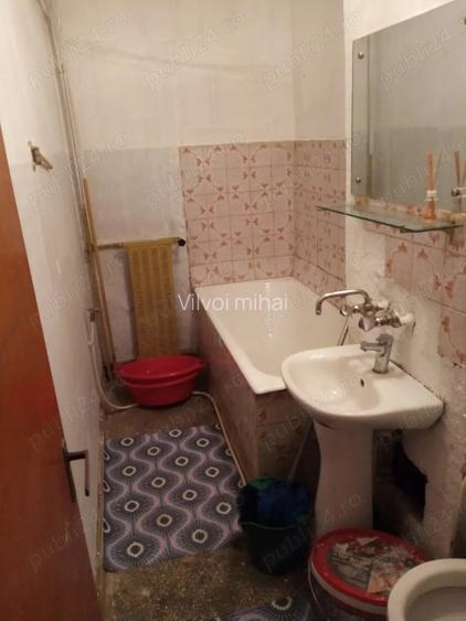 Vand garsoniera zona petre ispirescu